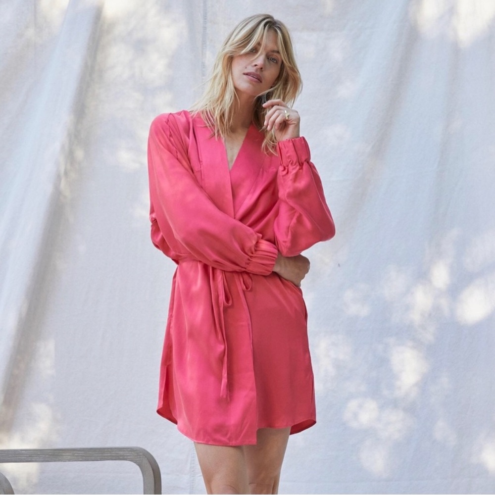 Lunya washable silk robe NWOT  XS/S